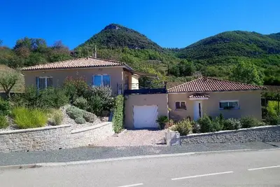 Image de Villa de location  & Chambres d'hôtes avec mini-piscine balnéo