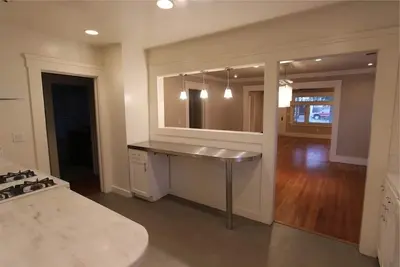 Image de Je souhaite la bienvenue à tout le monde dans ma belle maison dans le magnifique quartier du Tower Tower