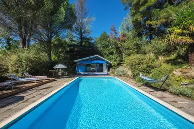 Image de Appartement climatisé avec piscine partagée
