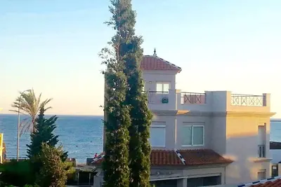 Image de Villa de luxe, première ligne de plage, piscine privée - Privilégié, emplacement magnifique