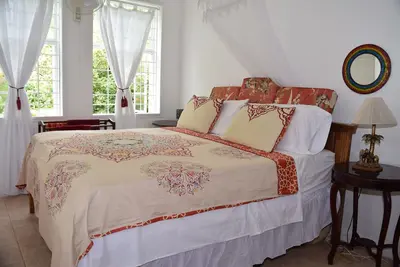 Image de Luxueuse suite écologique et végétarienne dans l'appartement Hummingbird