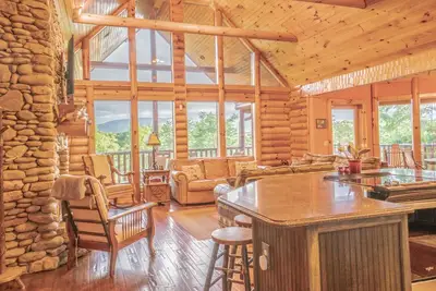 Image de Smoke Rise Lodge · Lake Front, Luxury Cabin, Hot Tub, Great Views