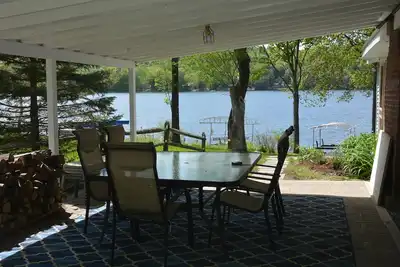 Image de Lakeside Cottage reposant et relaxant sur le lac Bomoseen