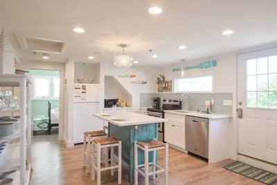 Image de # 620: Entièrement rénové, emplacement idéal sur la rue principale, climatisation centrale, terrasse avec vue!