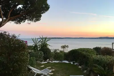 Magnifique Appartement   (2/4 P) Vue mer exceptionnelle face à Saint-Tropez, Jardin, Piscine