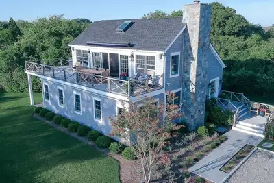 Image de Maison de plage entièrement rénovée et luxueuse à Montauk