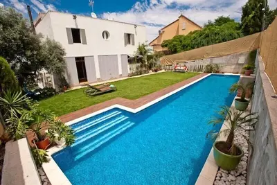 Image de Joli studio avec piscine (16 * 3m eau salée / sans chlore), Wifi et jardin