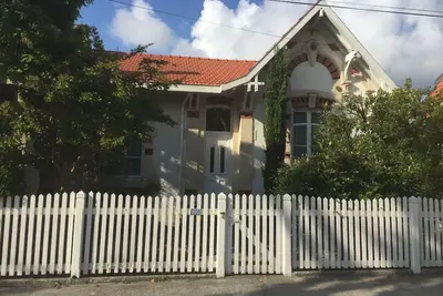 Image de Villa Arcachonnaise de charme avec jardin clos, 800m de la plage d'Arcachon.