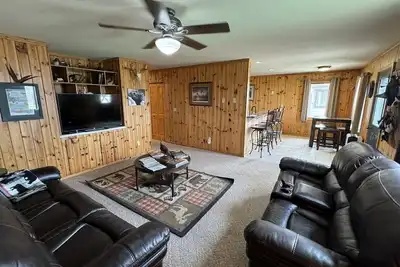 Image de Nouvelle propriété! Cabane de chasse et de pêche sur le lac Waubay: Man Cave, WiFi, SatTV