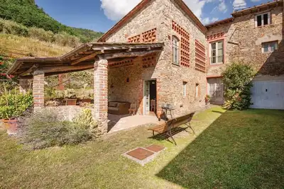 Image de Belle maison confortable avec terrasse, sur les collines près de Lucca