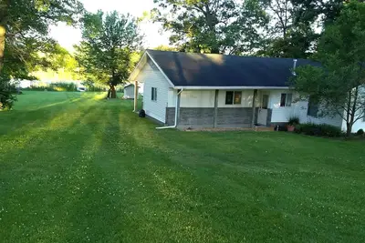 Image de Belle maison chauffée au bord du lac. Golf, et commerces Amish à quelques minutes. 1 heure à Nd.