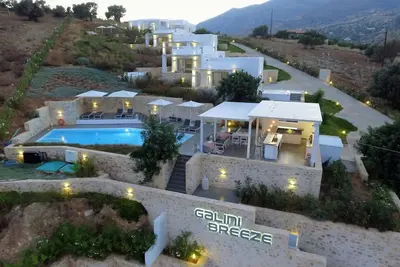 Galini Breeze est un luxueux complexe de vacances à petite échelle pour les couples, Crète