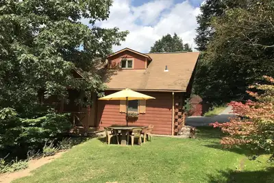 Image de Cabine privée, propre, 20 min. du centre-ville de Pittsburgh, 1 brm +. loft 6 personnes