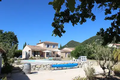 Image de Confortable villa climatisée avec piscine au pied du village de Séguret