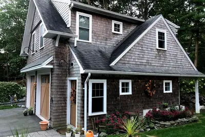 Couples Getaway In The Heart Of The Harbor