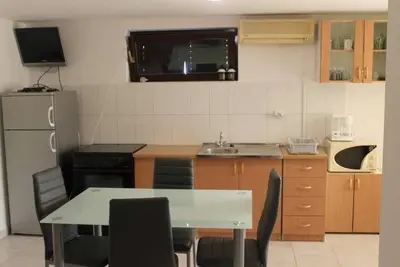 Image de Appartement de vacances Ă Preko avec terrasse, climatisation, Wi-Fi, lave-linge (4568-1)