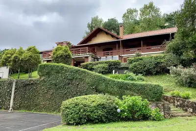 Image de Magnifique maison à 600m du centre: jacuzzi, sauna, espace gastronomique et espace de loisirs