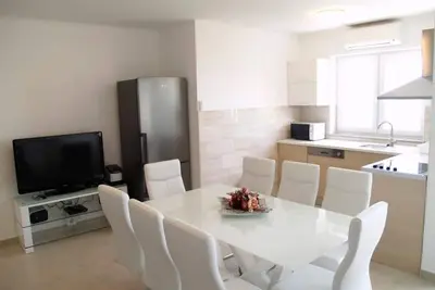 Image de Appartement de vacances à Preko avec terrasse, climatisation, Wi-Fi, lave-linge (4568-3)