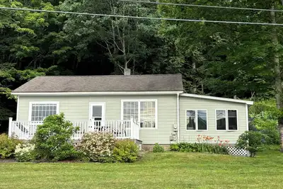 Image de Four Season Lakeside Retreat