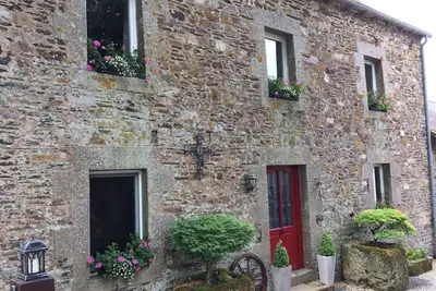 Image de Belle ferme en pierre de 5 chambres dans un endroit tranquille