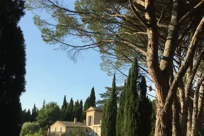 Image de Bastidon (Cottage), Lourmarin, Luberon, Provence, jardin, piscine, parking