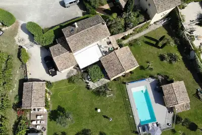 Maison de caractère avec piscine et jardin