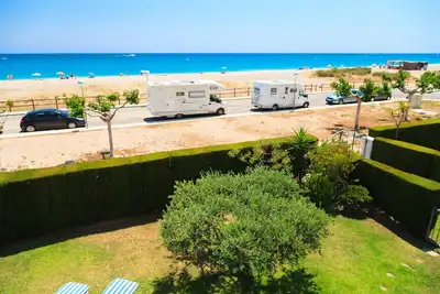 Image de Maison Familial avec Piscine en Bord de Mer · Uhc Arenal 163