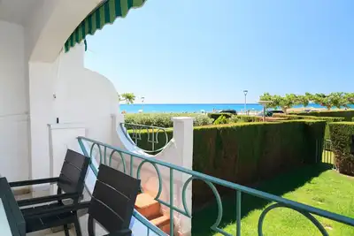 Image de Belle maison avec piscine en bord de mer · Uhc Arenal 332