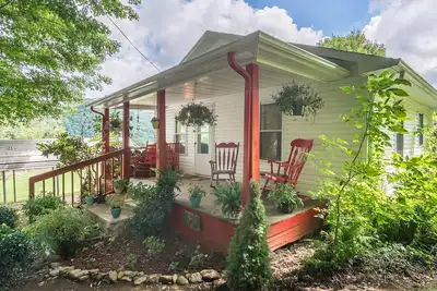 Image de Couleurs d'automne et d'automne au Cloudland Cottage dans la magnifique montagne Roan!