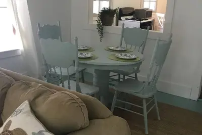 Image de Charmante maison de 5 chambres à coucher Étapes menant à la plage de sable fin sur le magnifique lac Érié