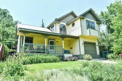 Image de Garden Home Downtown: Splendide maison de 2 chambres dans un quartier historique