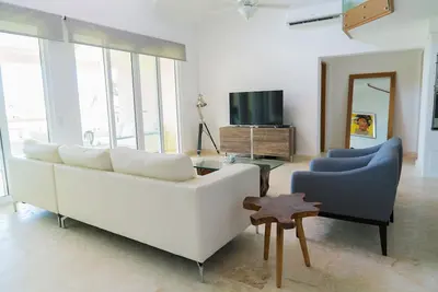 Image de 3br / 3. 5ba Modern Paradise Loft Condo dans une communauté fermée avec ménage quotidien