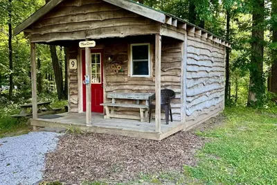 Image de Sleeping Cabin 9, pas de salle de bain, accès au pavillon de douche