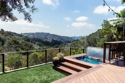 Image de Beverly Hills Franklin Canyon Celebrity Home avec de superbes vues sur le canyon