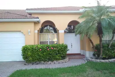 Magnifique maison pour votre visite à Miami. Nouvellement inscrit pour 6 personnes. Superhost.