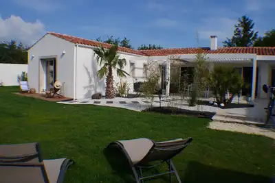 Image de Villa Clair de Dune **** et sa piscine, proche de la mer & pistes cyclables