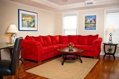 Image de condo spacieux à moins d'un pâté de maisons de l'océan à la plage sud, piscine, 8 couchages