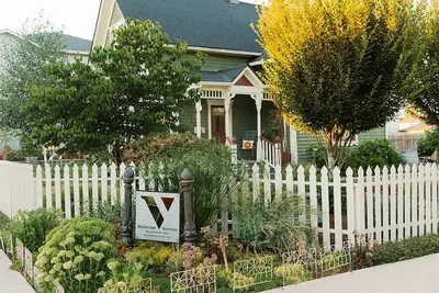 Image de Secrets victoriens 1897 Accueil - Curieux? Éclectique, pratique et ❤️ du pays du vin