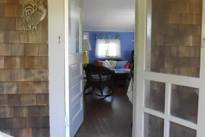 Image de Quiet Off Road Cottage - Courte distance de marche du rivage