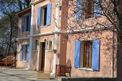 Image de Bastide à Faucon, 170 m² face au Ventoux, 2500 m² de jardin clos