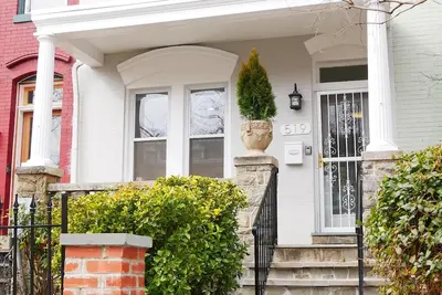 Image de Maison rénovée à Capitol Hill: 1 rue du métro et garage!