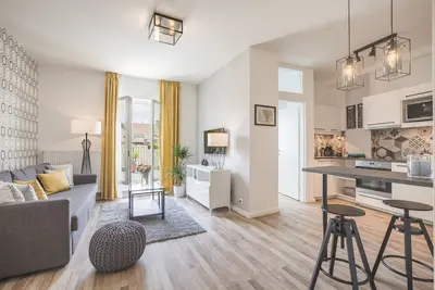 Image de Profitez de la grande terrasse de votre nouvel appartement près du parc de la ville!