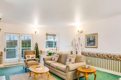 Image de Suite face à l'océan avec cheminée, bain à remous et cuisine complète!