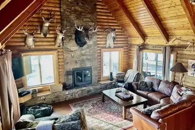 Image de ** Log Cabin spacieux pour 10 personnes - Happy Jack, Az **