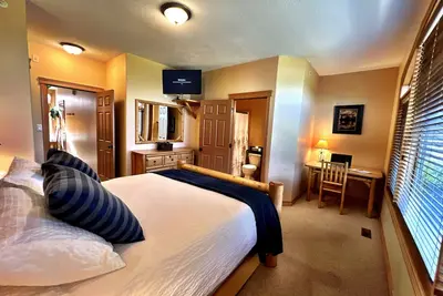 Image de Accueil de montagne confortable près du championnat de golf avec bain à remous privé!