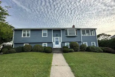 Image de Narragansett Ri - Walk to Beach - Vue sur l'océan - 6 chambres
