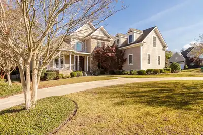 Image de Détendez-vous dans 5 Chambres, 4ba, Gated Golf Com. Accueil- minutes à National Golf Course