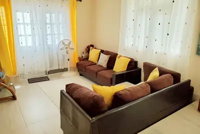 Image de Maison récemment rénovée sur la côte ouest, à quelques pas des boutiques et de la plage