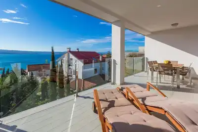 Image de Appartement de vacances Dramalj pour 2 - 5 personnes avec 3 chambres à coucher - Appartement de vaca