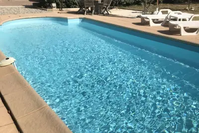 Lou Capoun, villa avec piscine. Environnement calme.